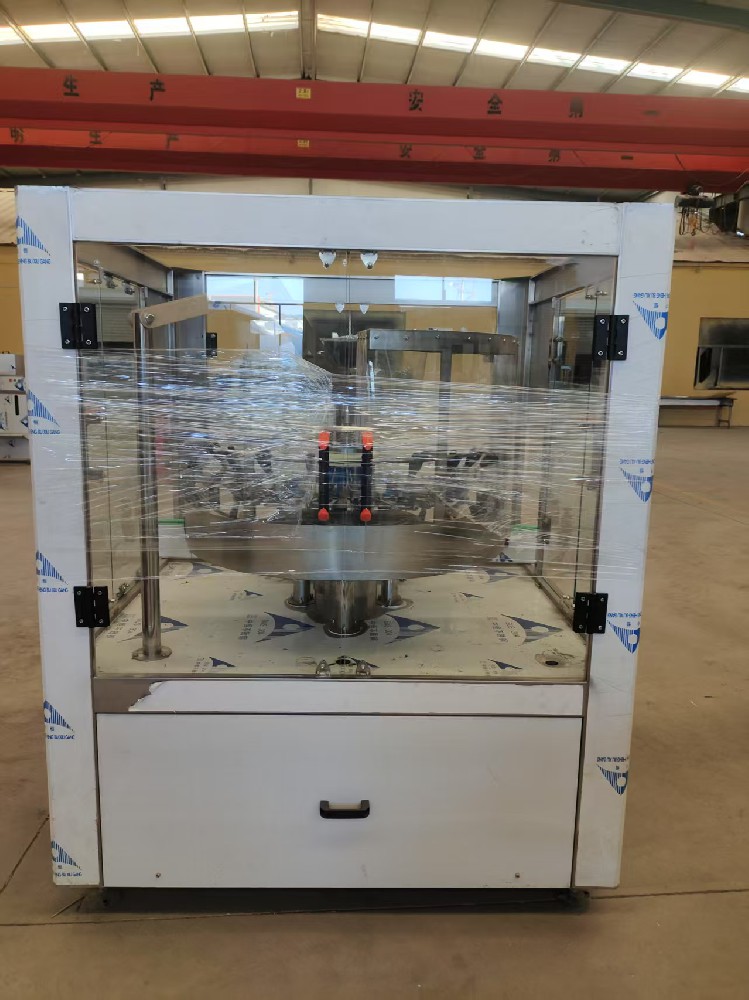 全自動酒水體灌裝機